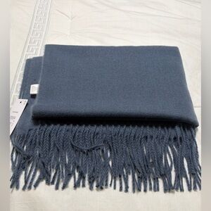 Liz Claiborne Fringe Scarf Wrap  Blue Heather
* All $ donated to Charity *
